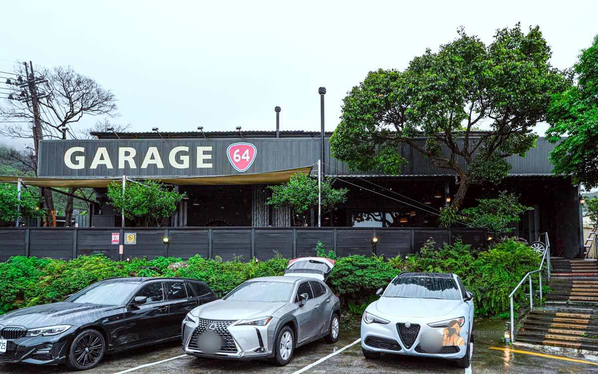 【八里咖啡廳】Garage Cafe台64旁重機咖啡廳推薦，觀音山夜景餐廳＋菜單必點 @冰淇淋貓的軟爛生活