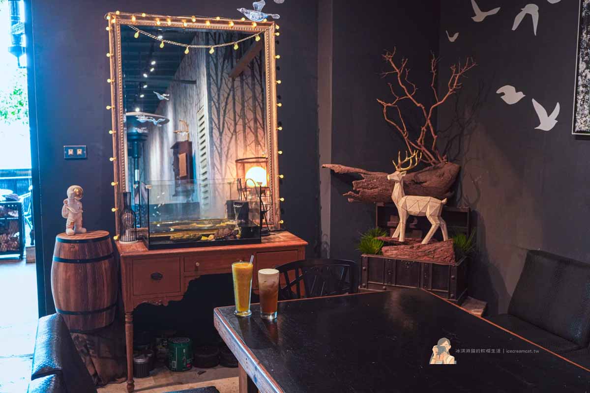 【八里咖啡廳】Garage Cafe台64旁重機咖啡廳推薦，觀音山夜景餐廳＋菜單必點 @冰淇淋貓的軟爛生活
