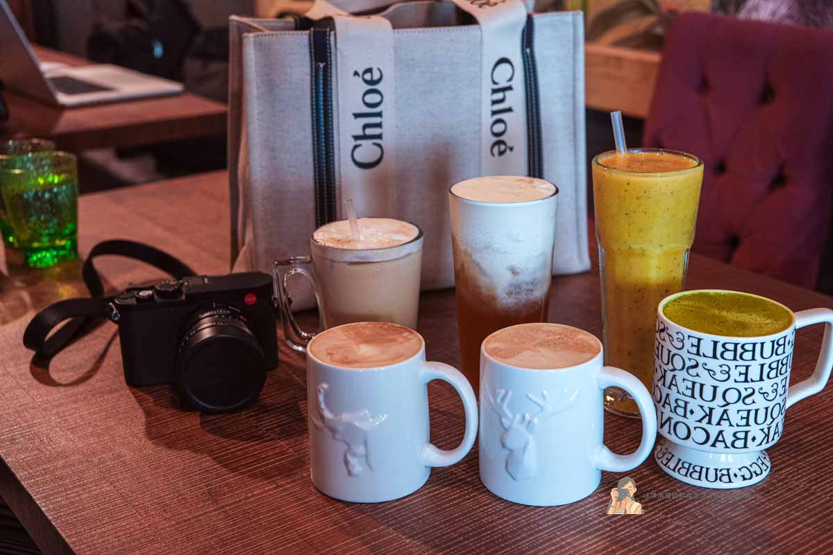 【八里咖啡廳】Garage Cafe台64旁重機咖啡廳推薦，觀音山夜景餐廳＋菜單必點 @冰淇淋貓的軟爛生活