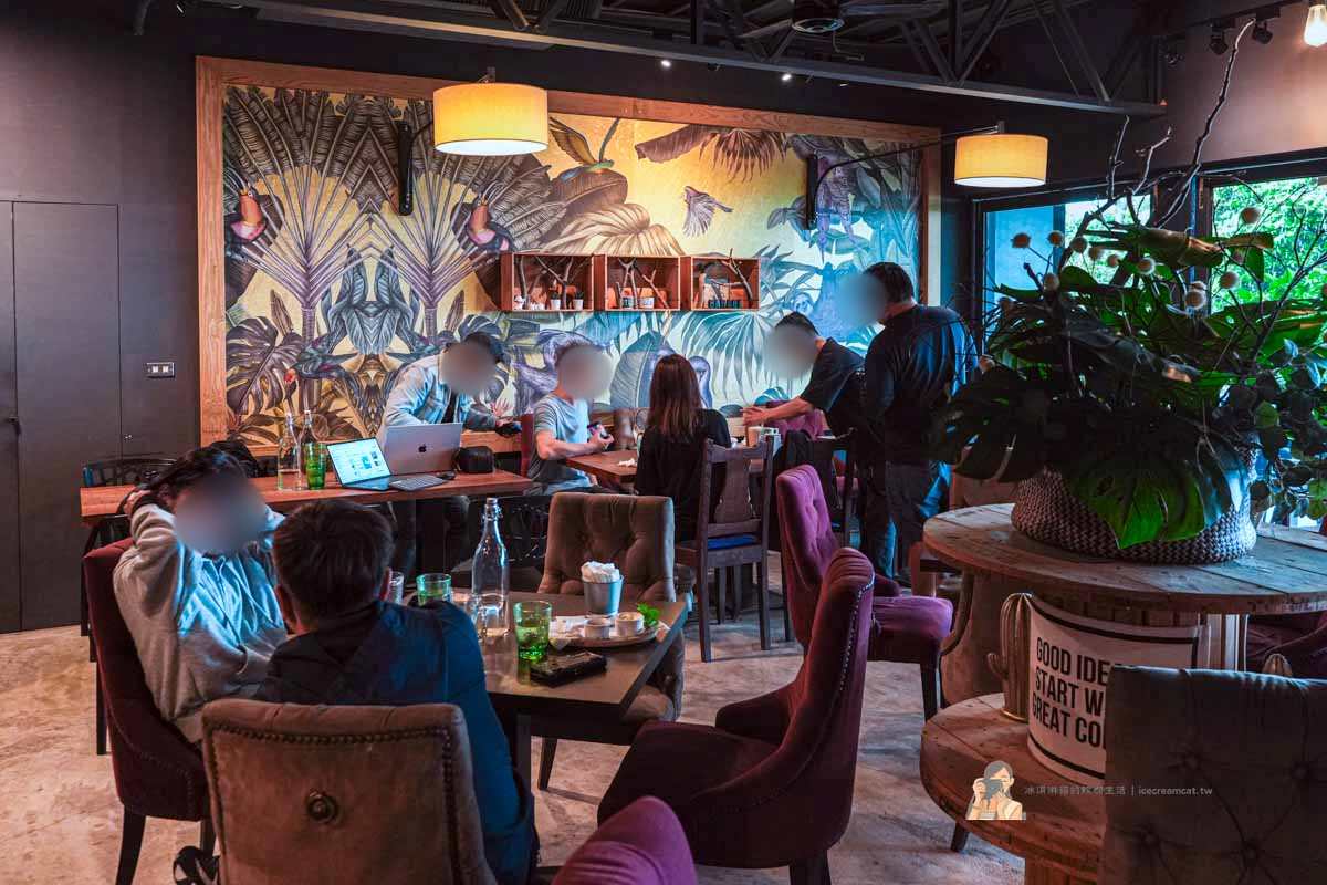【八里咖啡廳】Garage Cafe台64旁重機咖啡廳推薦，觀音山夜景餐廳＋菜單必點 @冰淇淋貓的軟爛生活