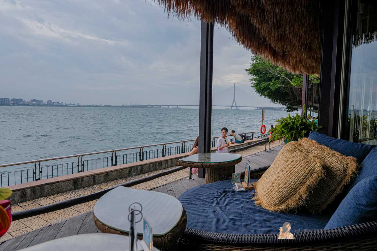 【淡水美食】水灣餐廳榕堤店 看得到淡江大橋的河景餐廳,約會聚餐看夕陽超放鬆 @冰淇淋貓的軟爛生活 【淡水美食】水灣餐廳榕堤店 看得到淡江大橋的河景餐廳,約會聚餐看夕陽超放鬆 @冰淇淋貓的軟爛生活