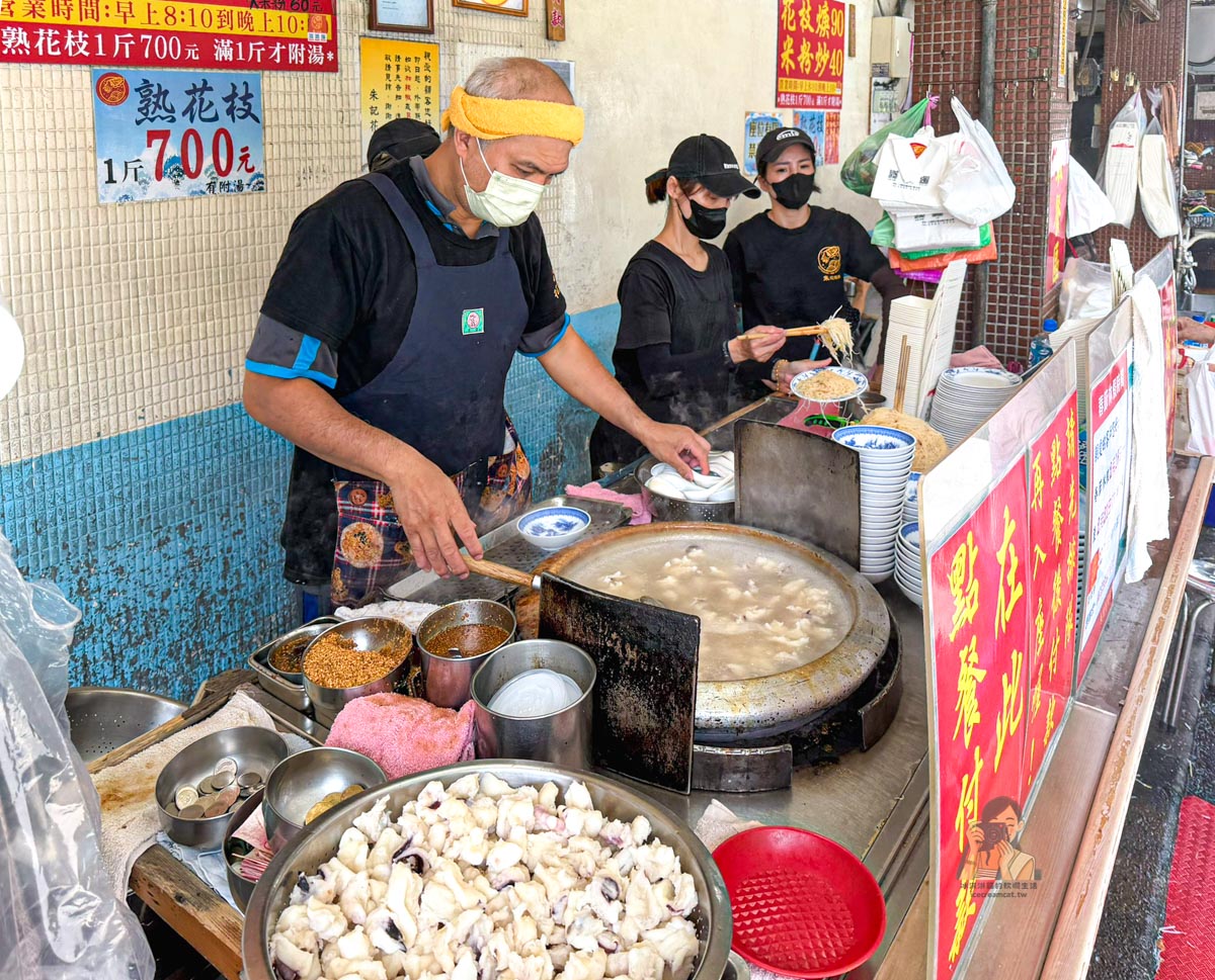 【三重美食】朱記花枝羹，台北橋站50年老店！500碗推薦花枝羹、米粉炒必吃(菜單) @冰淇淋貓的軟爛生活