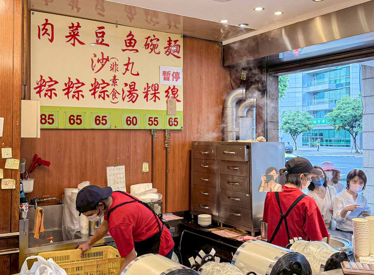王記府城肉粽2026｜台北松山美食推薦，黃仁勳愛店！八德路南部粽菜單 @冰淇淋貓的軟爛生活
