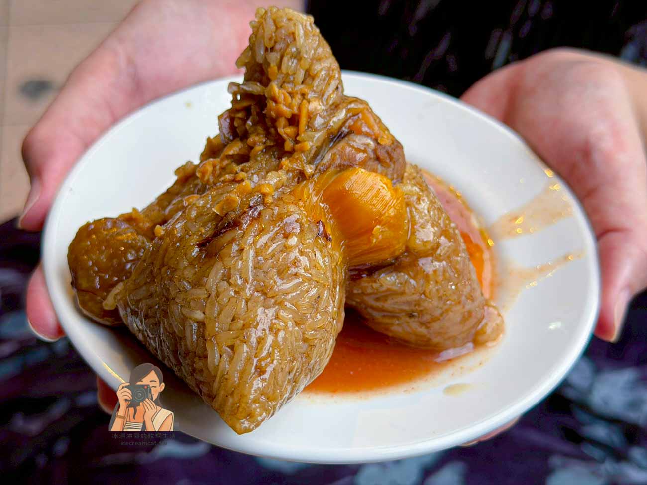 【阿欉大橋頭肉粽】大橋頭美食推薦,延三夜市60年老字號北部粽宵夜 @冰淇淋貓的軟爛生活 【阿欉大橋頭肉粽】大橋頭美食推薦,延三夜市60年老字號北部粽宵夜 @冰淇淋貓的軟爛生活