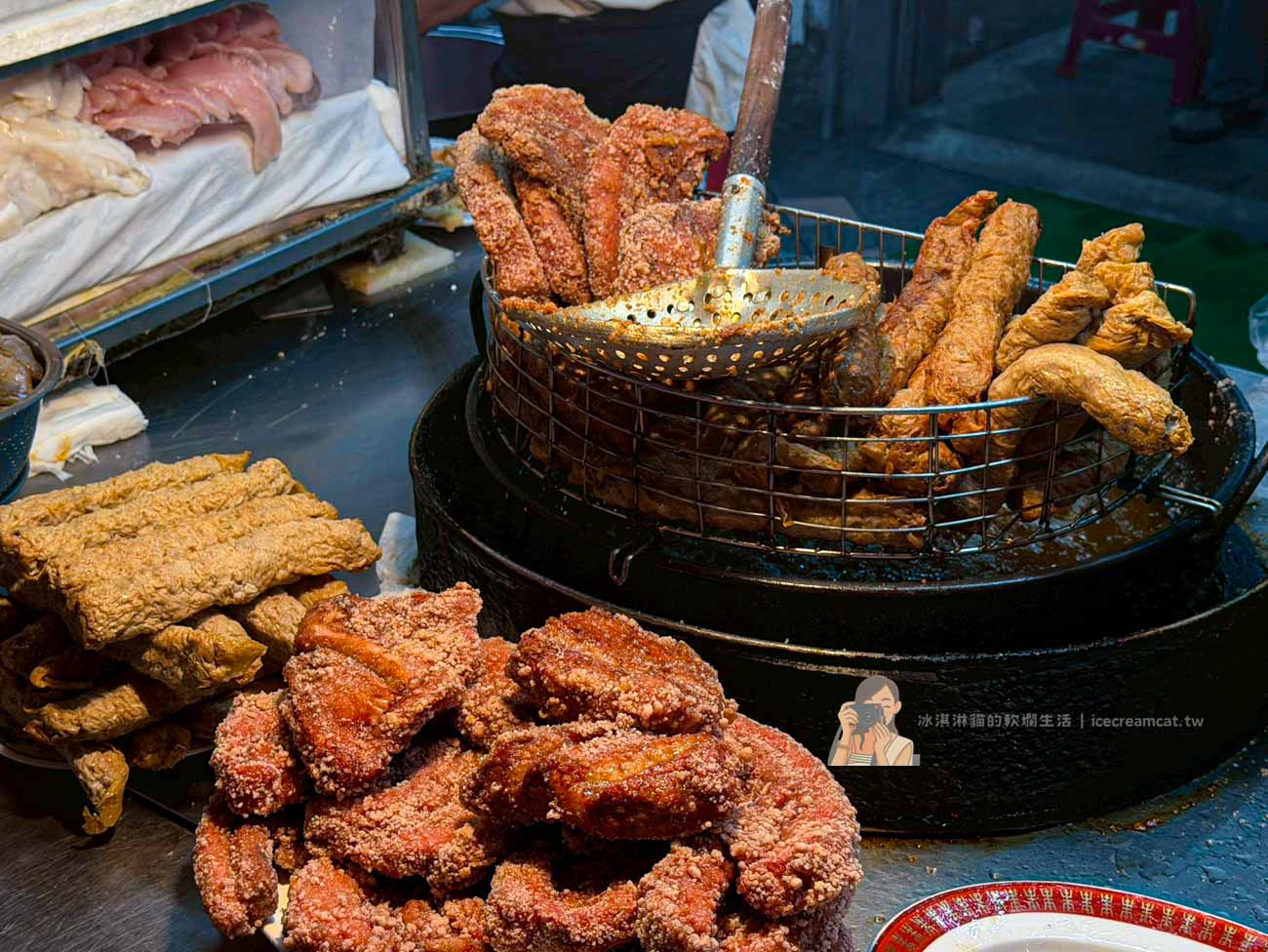 【大橋頭美食】旗魚新竹米粉 延三夜市60年老店,宵夜必吃米粉湯炸物 @冰淇淋貓的軟爛生活 【大橋頭美食】旗魚新竹米粉 延三夜市60年老店,宵夜必吃米粉湯炸物 @冰淇淋貓的軟爛生活
