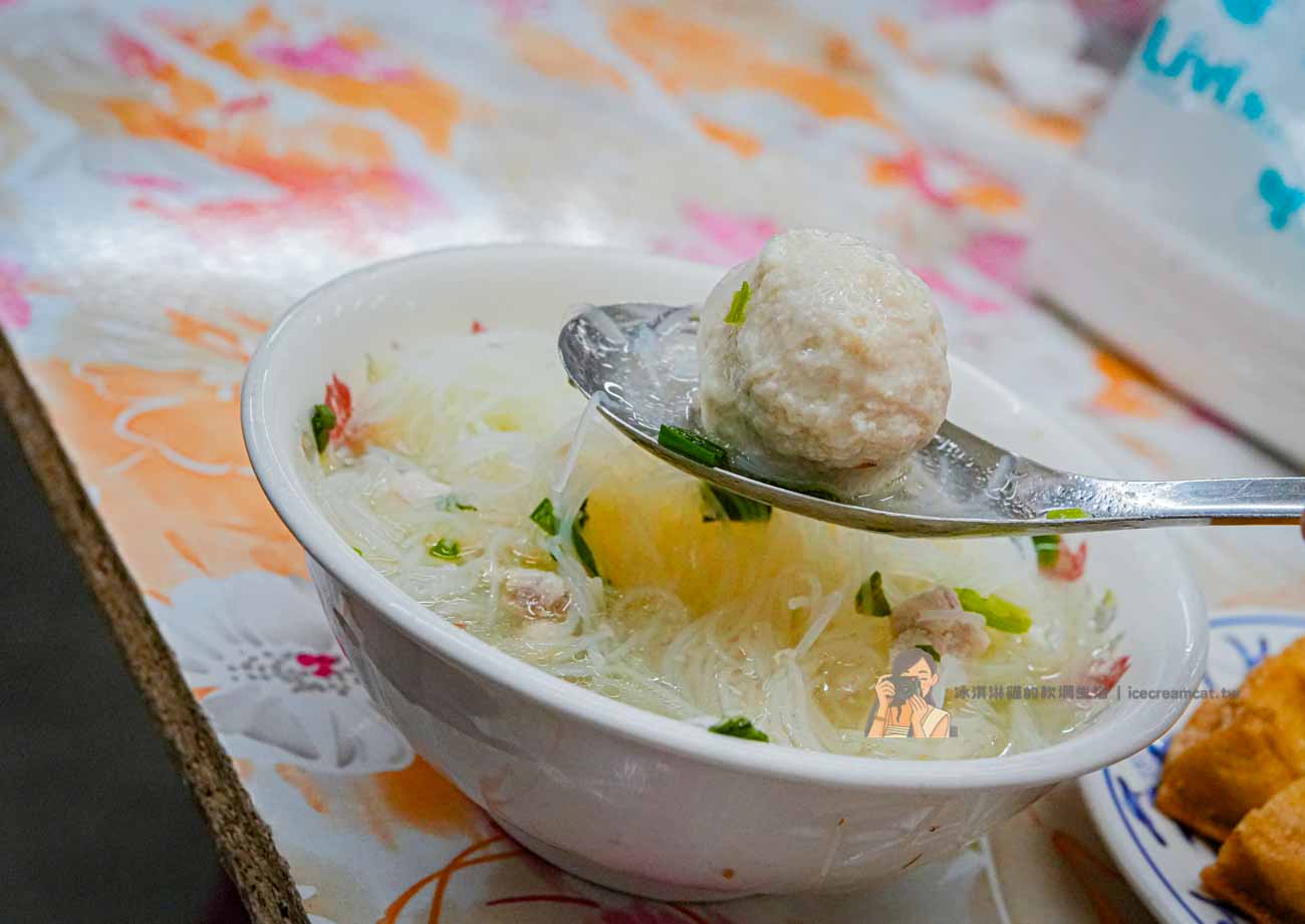 【大橋頭美食】旗魚新竹米粉 延三夜市60年老店,宵夜必吃米粉湯炸物 @冰淇淋貓的軟爛生活 【大橋頭美食】旗魚新竹米粉 延三夜市60年老店,宵夜必吃米粉湯炸物 @冰淇淋貓的軟爛生活