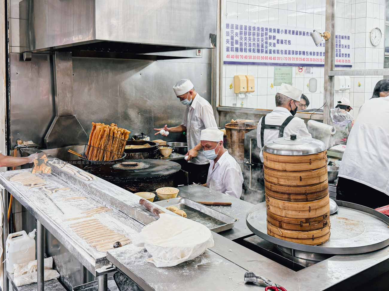 【大安美食】復興南路永和豆漿大王 觀光客必吃台灣早餐，菜單必點燒餅油條 @冰淇淋貓的軟爛生活