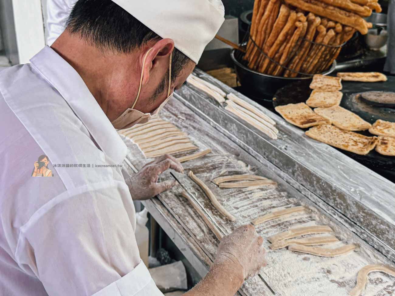 【大安美食】復興南路永和豆漿大王 觀光客必吃台灣早餐，菜單必點燒餅油條 @冰淇淋貓的軟爛生活