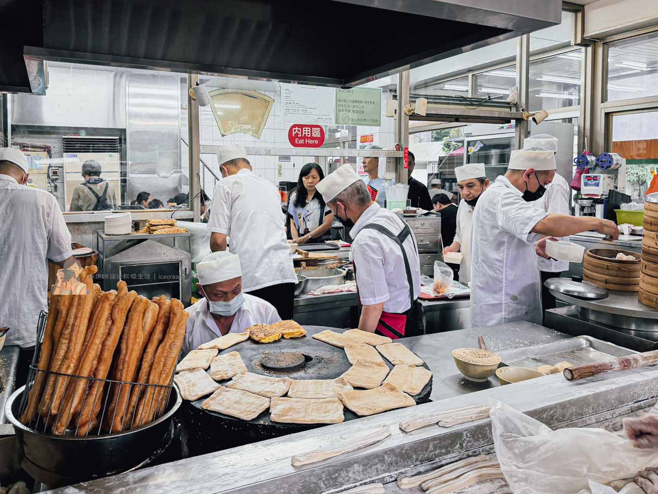 【大安美食】復興南路永和豆漿大王 觀光客必吃台灣早餐，菜單必點燒餅油條 @冰淇淋貓的軟爛生活