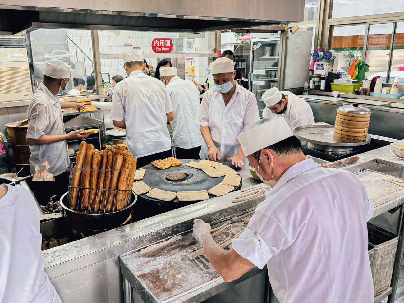 【大安美食】復興南路永和豆漿大王 觀光客必吃台灣早餐，菜單必點燒餅油條 @冰淇淋貓的軟爛生活