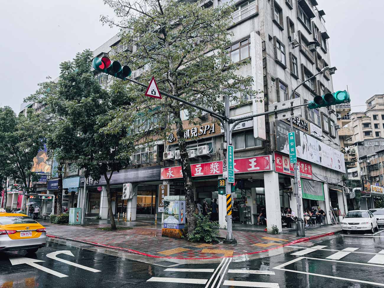 【大安美食】復興南路永和豆漿大王 觀光客必吃台灣早餐，菜單必點燒餅油條 @冰淇淋貓的軟爛生活