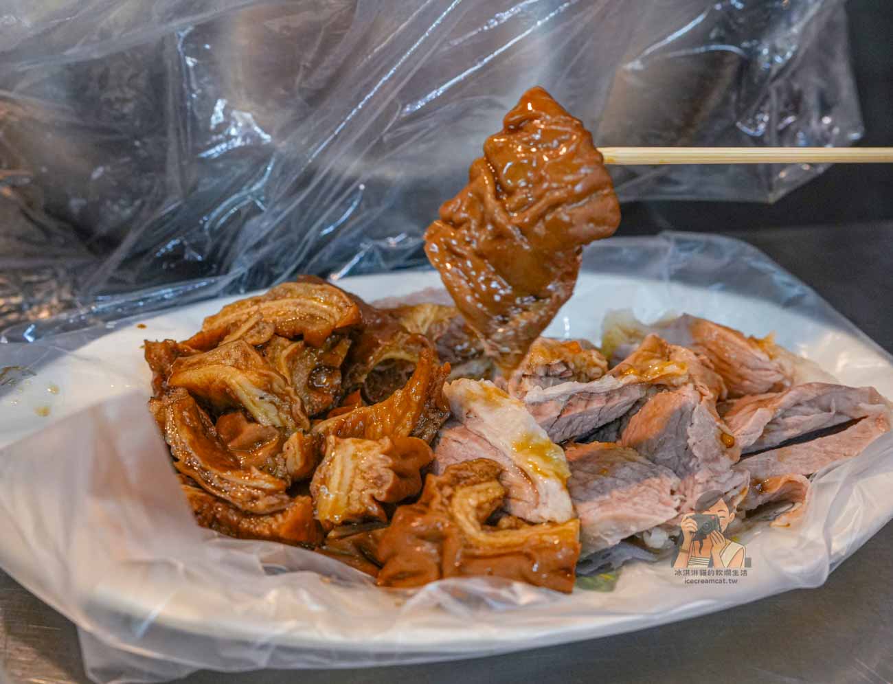 【淡水美食】半坪屋手工糯米腸 看淡江大橋順吃老街60年排隊小吃(菜單) @冰淇淋貓的軟爛生活