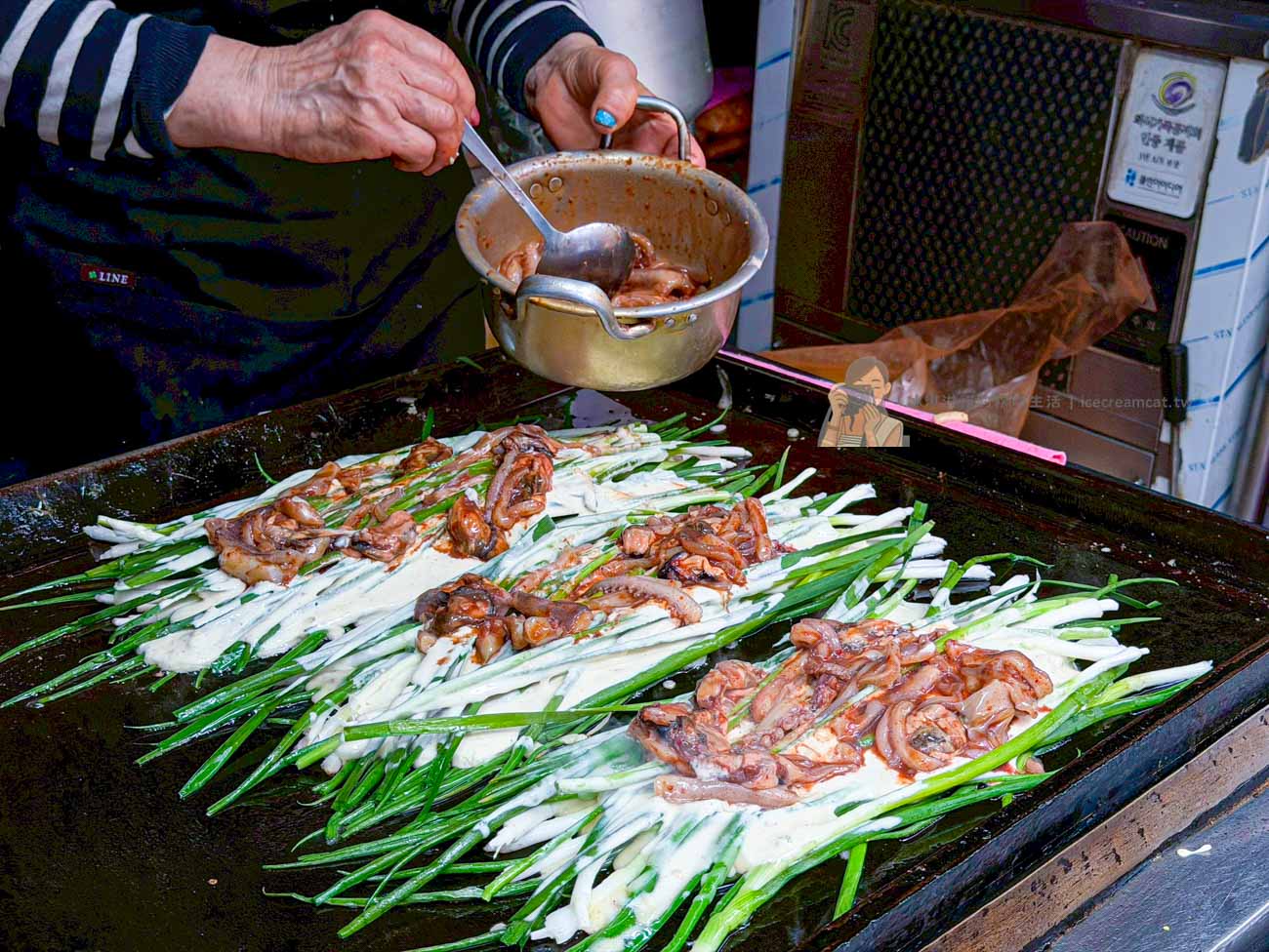 【釜山美食】奉子家實惠小館海雲台市場必吃海鮮煎餅!麗星郵輪下船自由行推薦(봉자네실비집) @冰淇淋貓的軟爛生活 【釜山美食】奉子家實惠小館海雲台市場必吃海鮮煎餅!麗星郵輪下船自由行推薦(봉자네실비집) @冰淇淋貓的軟爛生活
