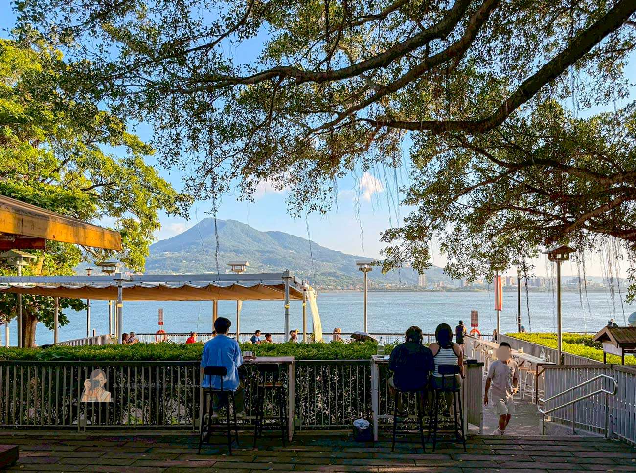 【淡水景觀餐廳】時光樹影河岸景觀餐廳，看淡江大橋老宅咖啡廳！寵物友善推薦 @冰淇淋貓的軟爛生活