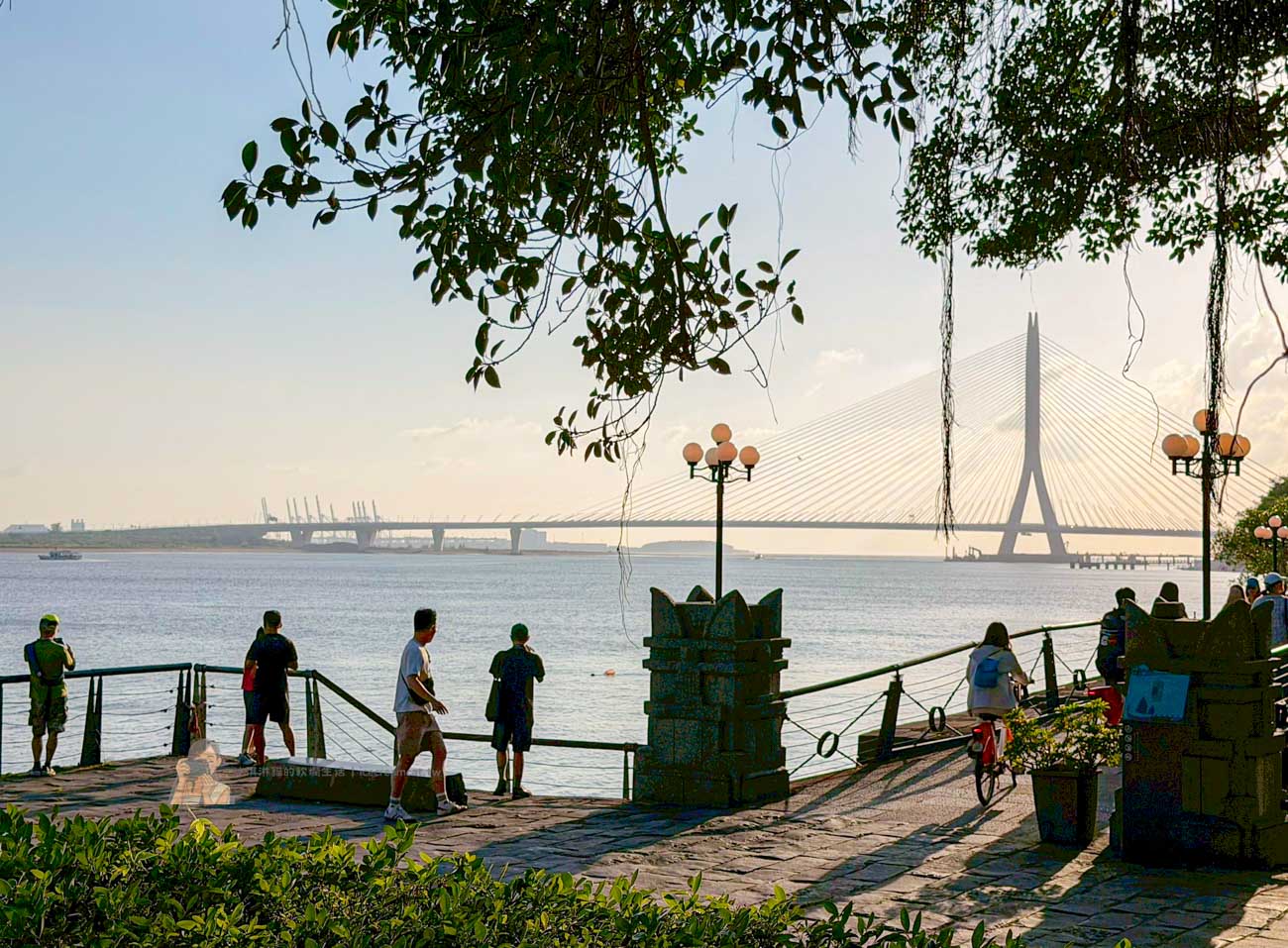 【淡水景觀餐廳】時光樹影河岸景觀餐廳，看淡江大橋老宅咖啡廳！寵物友善推薦 @冰淇淋貓的軟爛生活