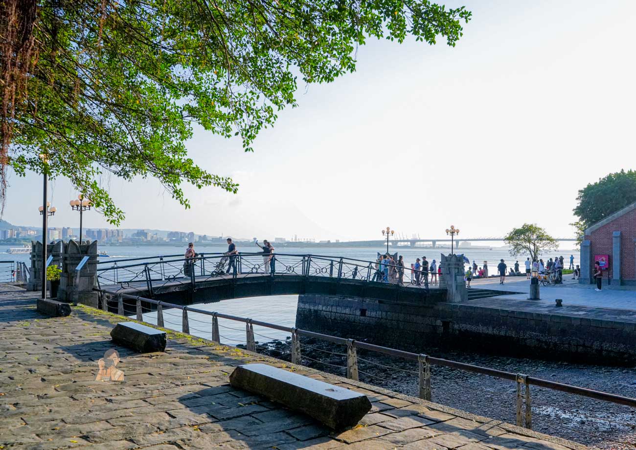 【淡水景觀餐廳】時光樹影河岸景觀餐廳，看淡江大橋老宅咖啡廳！寵物友善推薦 @冰淇淋貓的軟爛生活