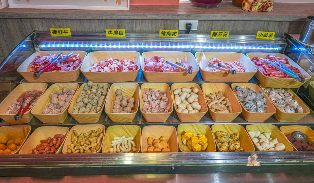 【樹林三峽美食】涮飽飽石頭火鍋北大店，北大特區火鍋吃到飽只要399元起！ @冰淇淋貓的軟爛生活