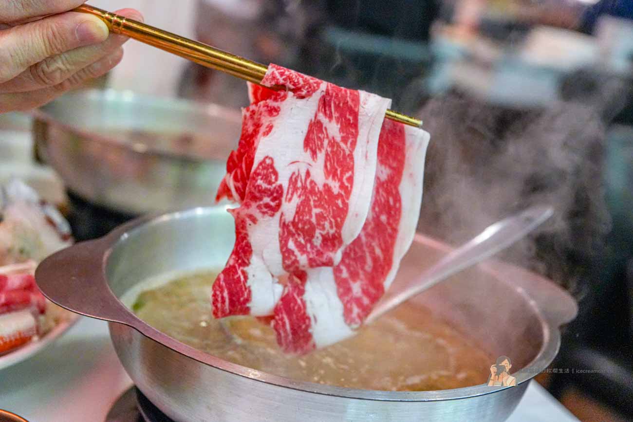 【樹林三峽美食】涮飽飽石頭火鍋北大店，北大特區火鍋吃到飽只要399元起！ @冰淇淋貓的軟爛生活
