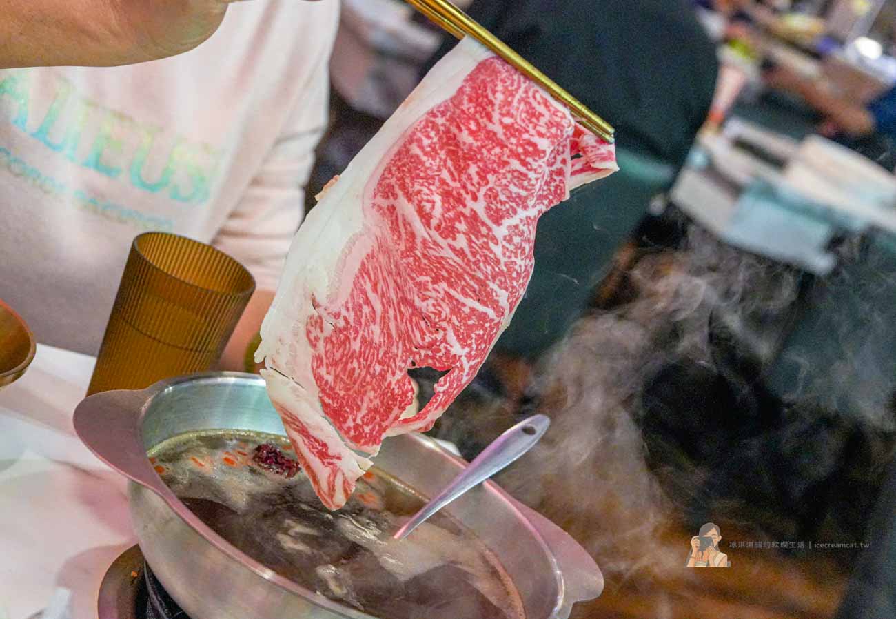 【樹林三峽美食】涮飽飽石頭火鍋北大店，北大特區火鍋吃到飽只要399元起！ @冰淇淋貓的軟爛生活