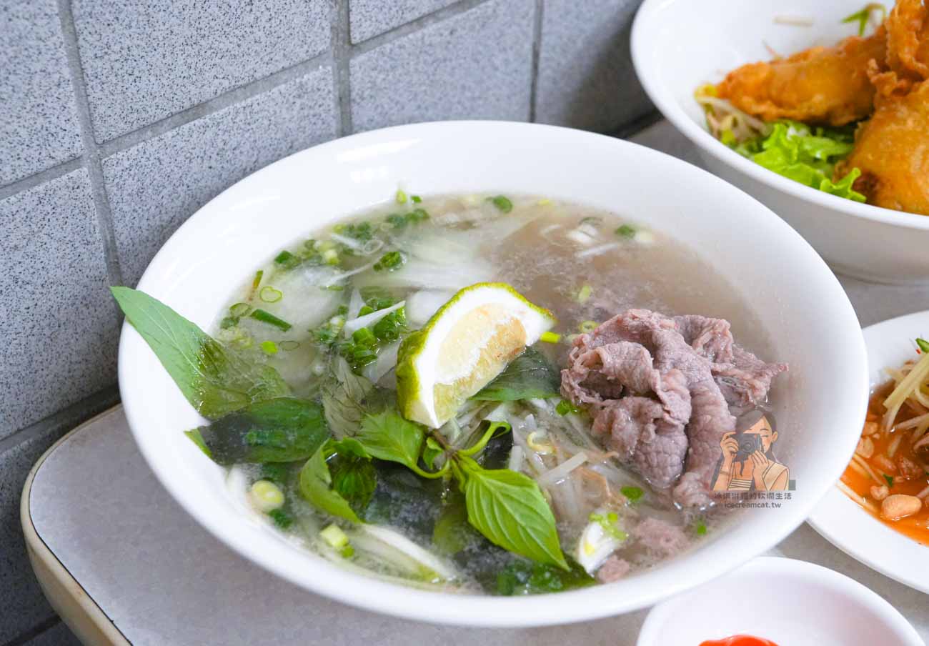 【珍好呷越南河粉】天母士東市場美食，500碗推薦牛肉河粉、炸雞柳菜單必點 @冰淇淋貓的軟爛生活