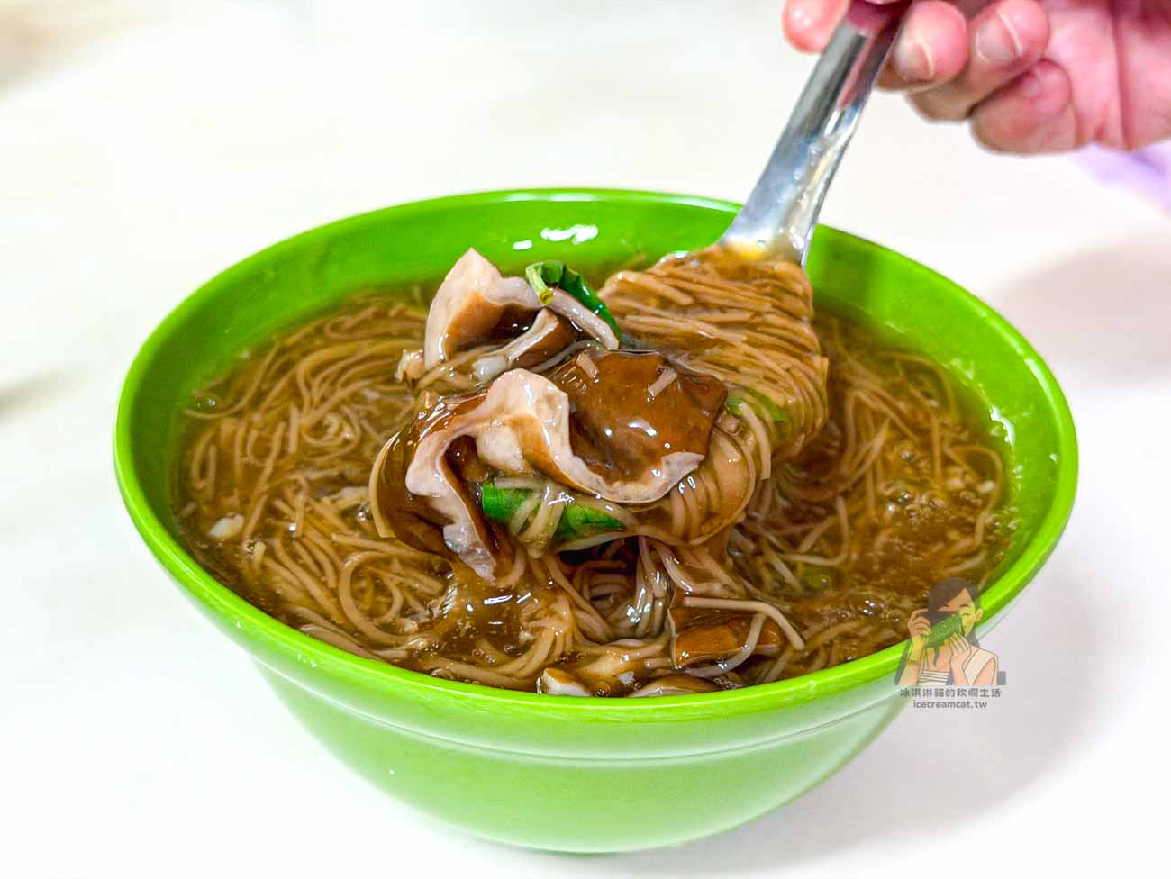 【三重國小站美食】龍濱大腸麵線 三輪車飄香超過35年,菜單必點加量大腸麵線 @冰淇淋貓的軟爛生活 【三重國小站美食】龍濱大腸麵線 三輪車飄香超過35年,菜單必點加量大腸麵線 @冰淇淋貓的軟爛生活