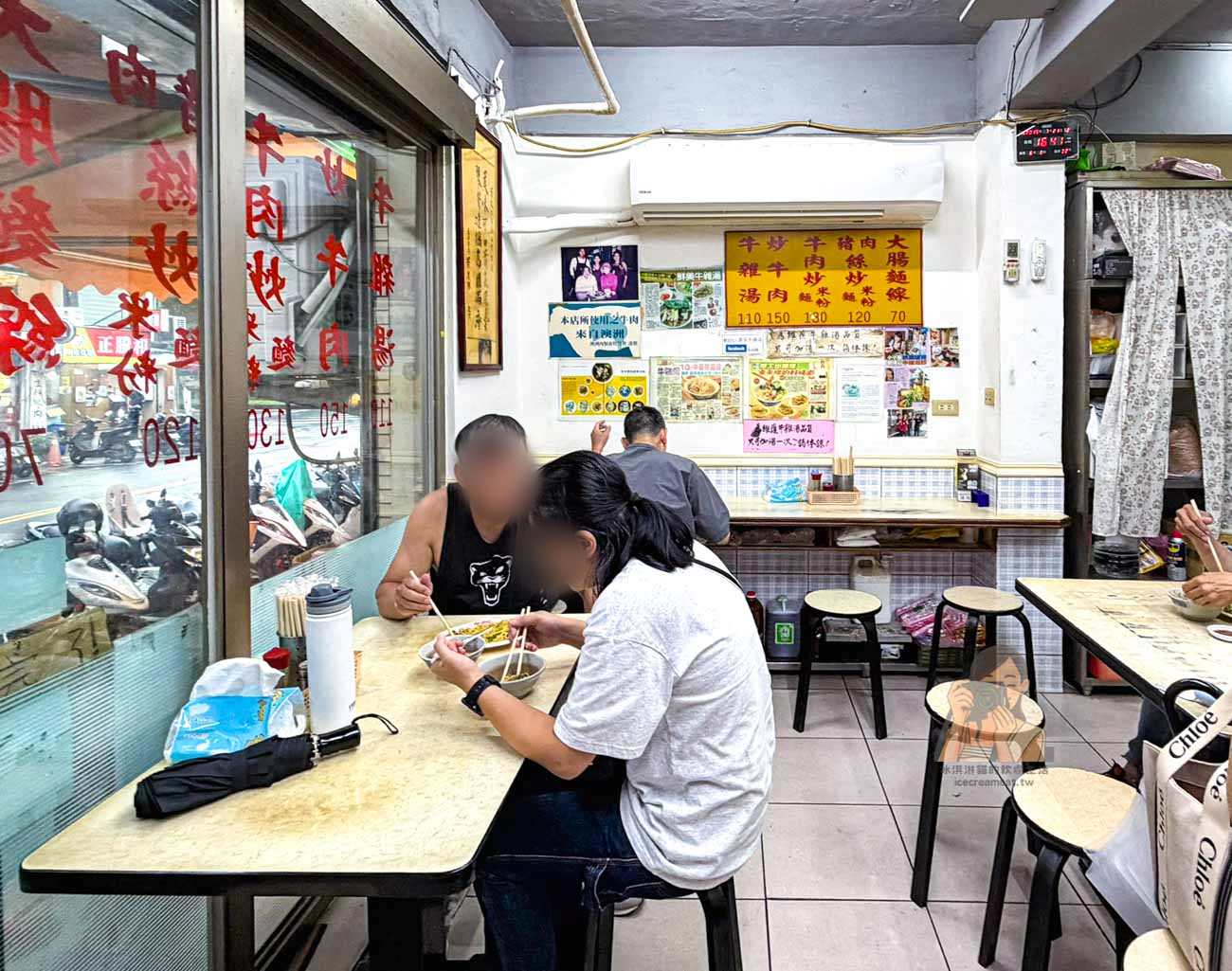 【民生社區美食】蕭家牛雜湯｜阮經天愛店，必吃牛肉炒米粉(南京三民站美食) @冰淇淋貓的軟爛生活