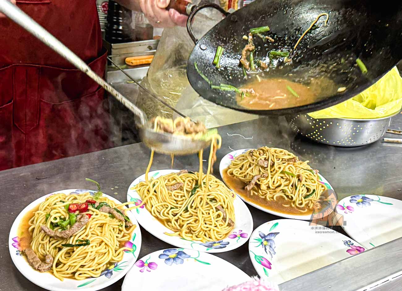 【民生社區美食】蕭家牛雜湯｜阮經天愛店，必吃牛肉炒米粉(南京三民站美食) @冰淇淋貓的軟爛生活