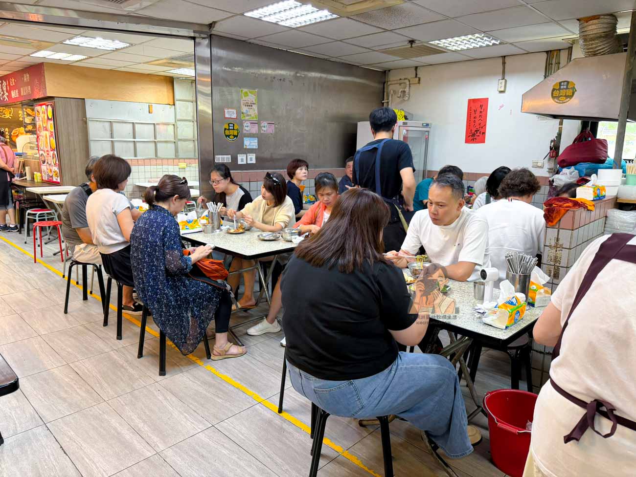 【天母美食】士東市場137號天母米粉湯菜單必點黑白切，士林區早午餐推薦 @冰淇淋貓的軟爛生活