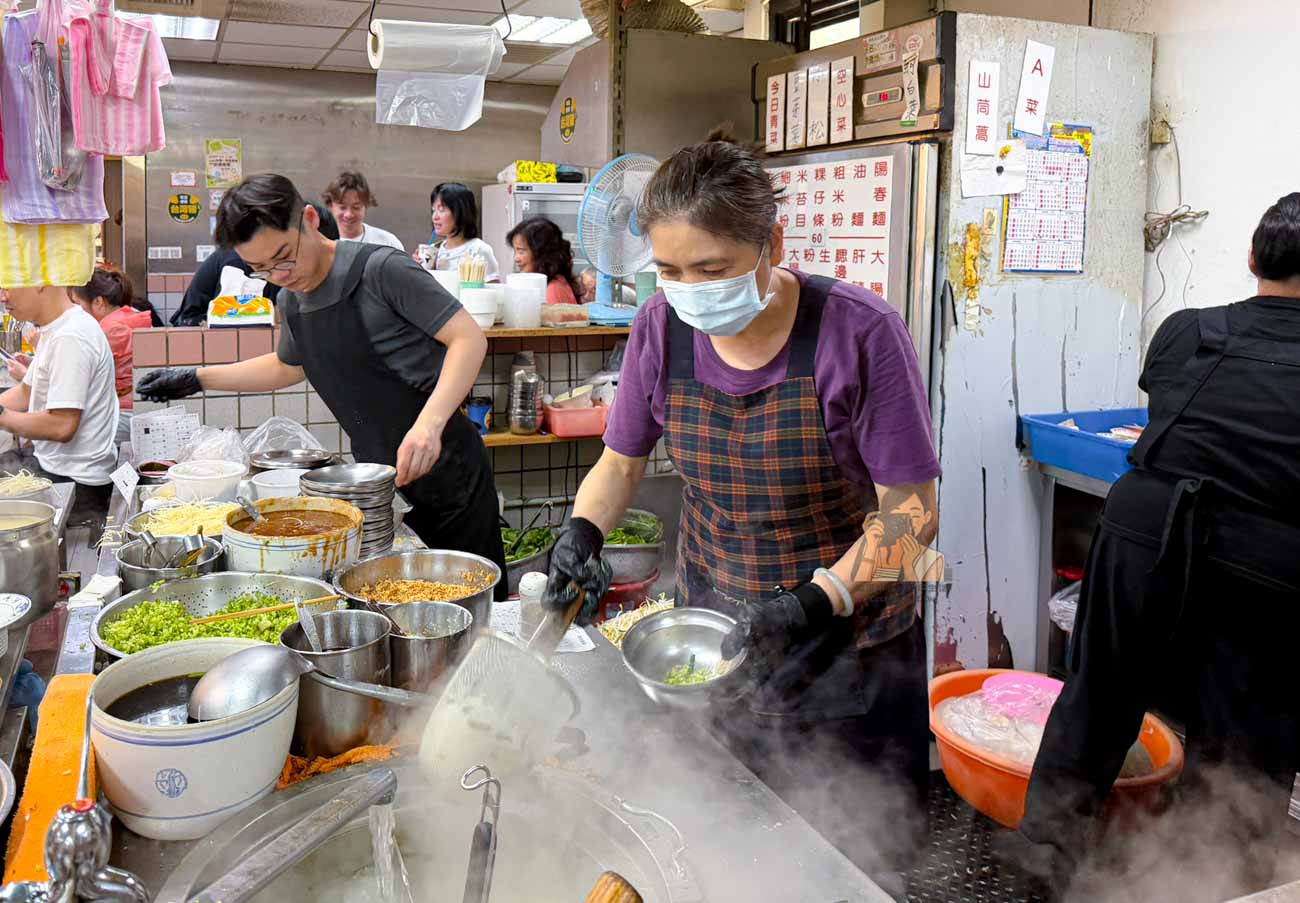 【天母美食】士東市場137號天母米粉湯菜單必點黑白切,士林區早午餐推薦 @冰淇淋貓的軟爛生活 【天母美食】士東市場137號天母米粉湯菜單必點黑白切,士林區早午餐推薦 @冰淇淋貓的軟爛生活