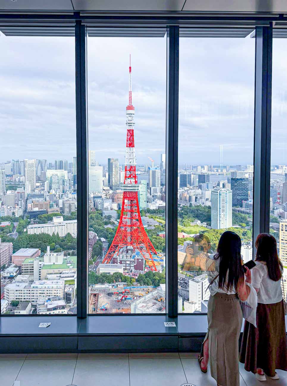 麻布台之丘展望台|森JP Tower 33樓看東京鐵塔夜景、Sky Lobby入場方式 @冰淇淋貓的軟爛生活 麻布台之丘展望台|森JP Tower 33樓看東京鐵塔夜景、Sky Lobby入場方式 @冰淇淋貓的軟爛生活