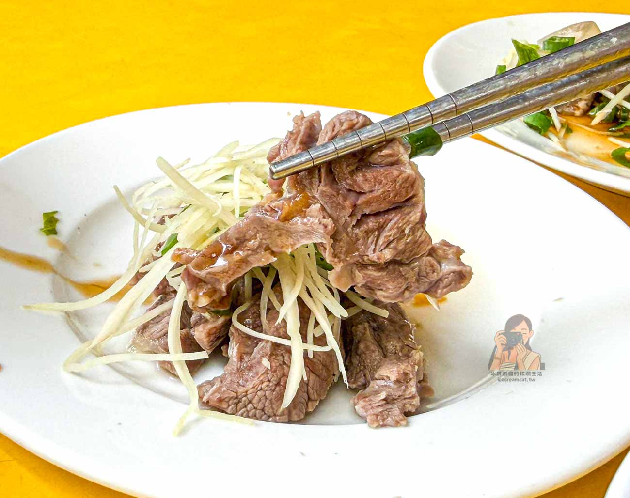 【新莊美食】中義街乾麵 當男人戀愛時取景地，40年乾麵菜單必點 @冰淇淋貓的軟爛生活