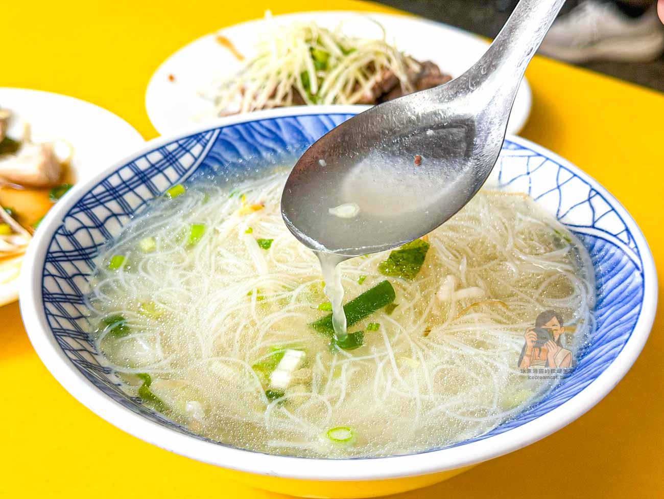 【新莊美食】中義街乾麵 當男人戀愛時取景地，40年乾麵菜單必點 @冰淇淋貓的軟爛生活
