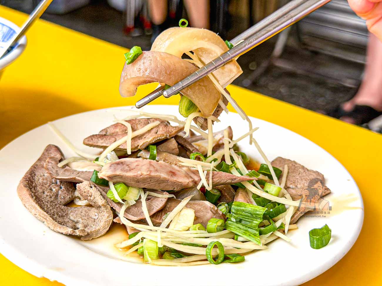 【新莊美食】中義街乾麵 當男人戀愛時取景地，40年乾麵菜單必點 @冰淇淋貓的軟爛生活