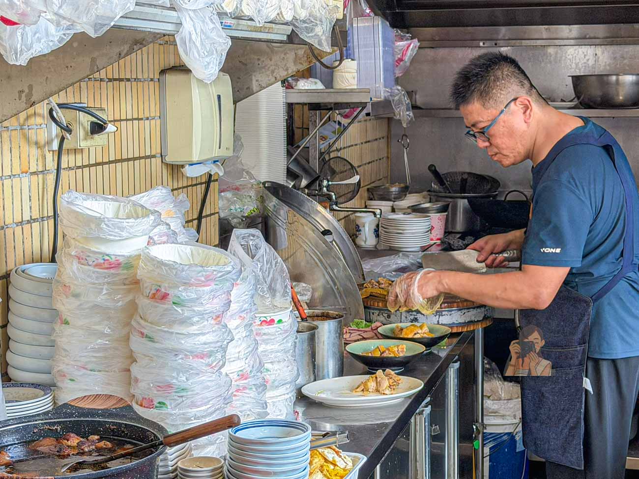 【新莊美食】家食心地｜捷運幸福站必吃芋頭米粉湯、滷豬腳（菜單價格） @冰淇淋貓的軟爛生活