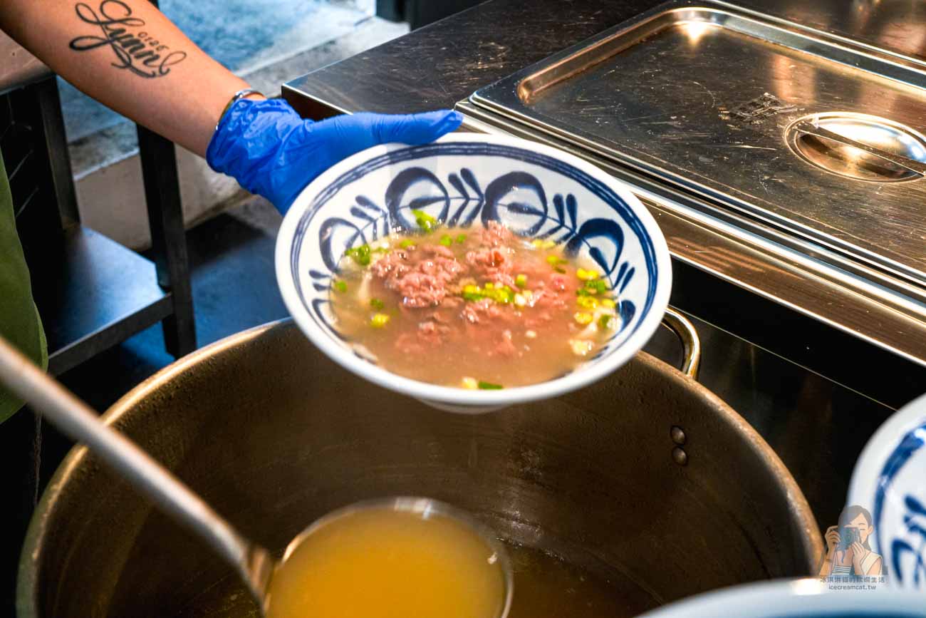 【瀧棧現沖牛肉湯】永和比漾廣場新開幕，熟成黑牛遇上高溫現沖的鮮甜滋味 @冰淇淋貓的軟爛生活