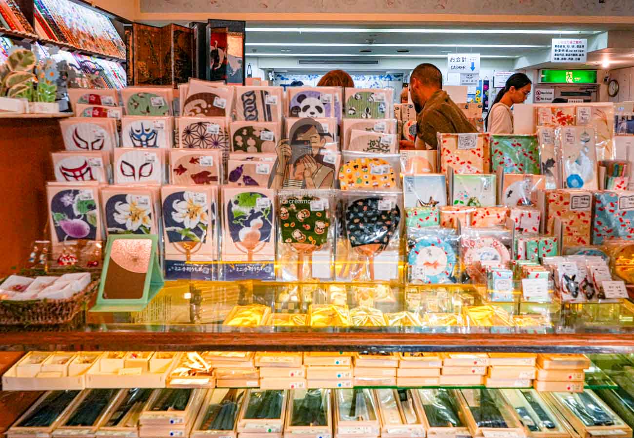 鳩居堂東京銀座本店｜360年老字號文具店，必買線香、和紙明信片與書法用品 @冰淇淋貓的軟爛生活