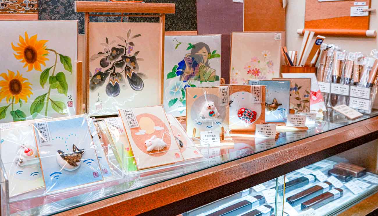 鳩居堂東京銀座本店｜360年老字號文具店，必買線香、和紙明信片與書法用品 @冰淇淋貓的軟爛生活