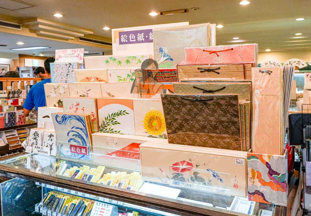 鳩居堂東京銀座本店｜360年老字號文具店，必買線香、和紙明信片與書法用品 @冰淇淋貓的軟爛生活