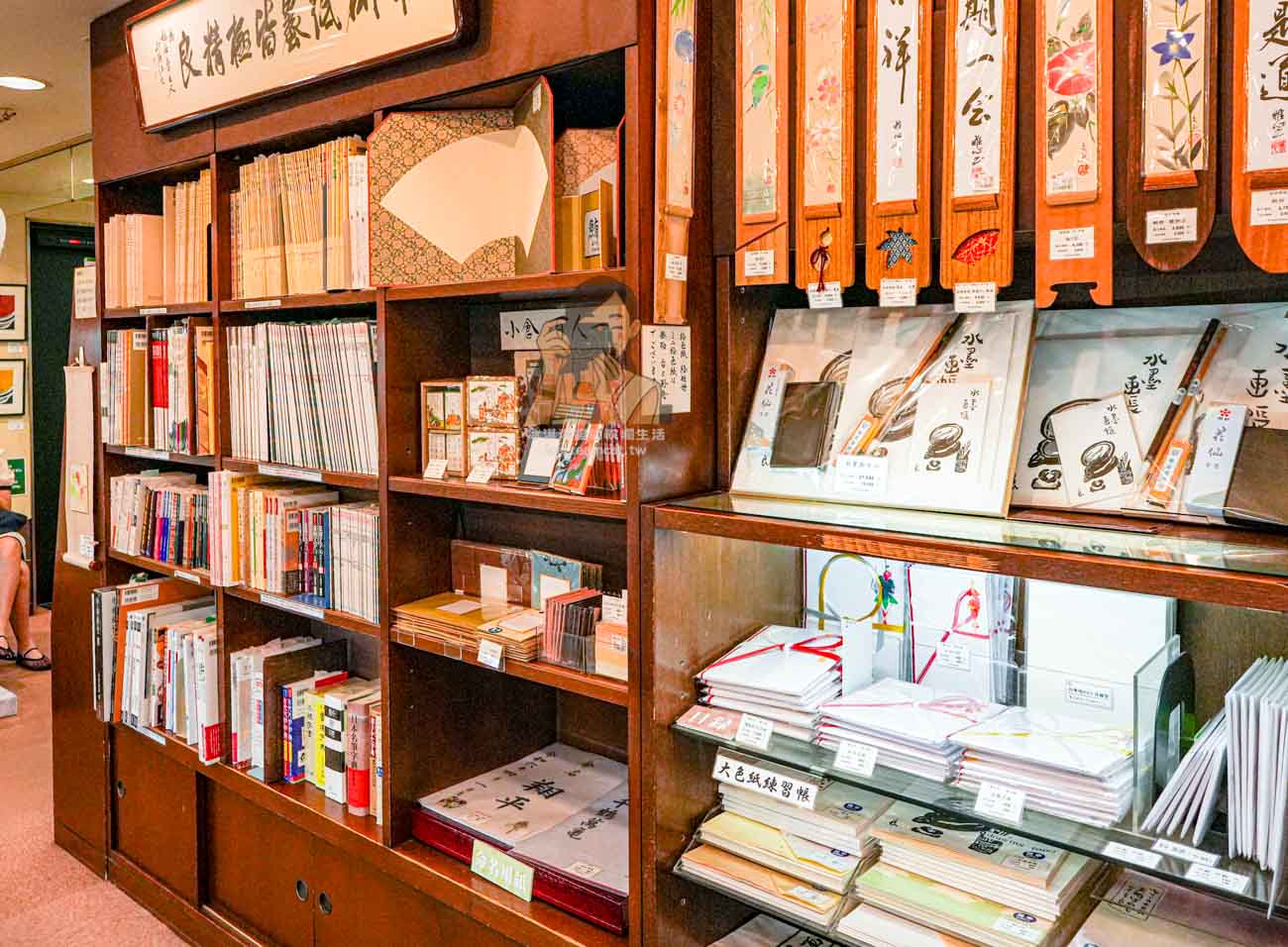 鳩居堂東京銀座本店｜360年老字號文具店，必買線香、和紙明信片與書法用品 @冰淇淋貓的軟爛生活