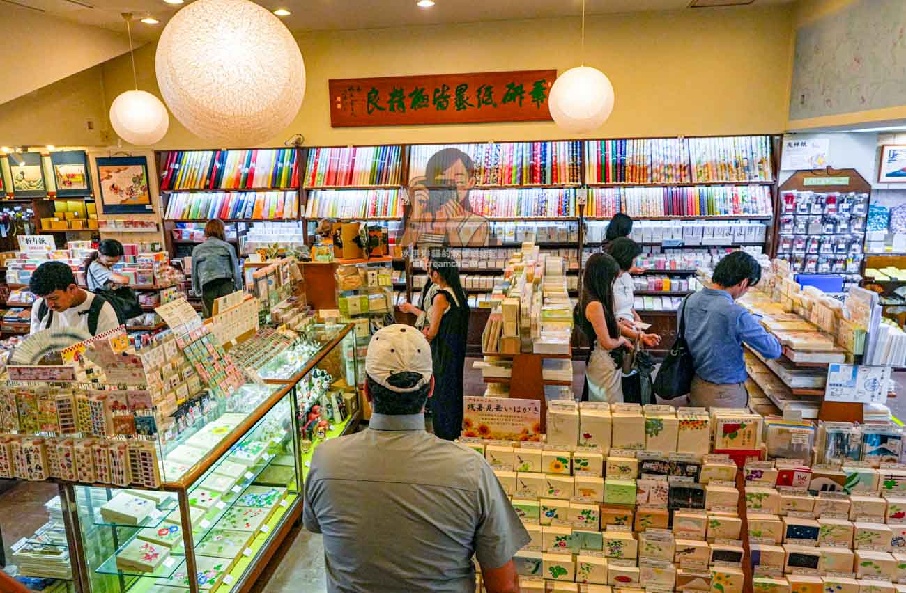 鳩居堂東京銀座本店｜360年老字號文具店，必買線香、和紙明信片與書法用品 @冰淇淋貓的軟爛生活