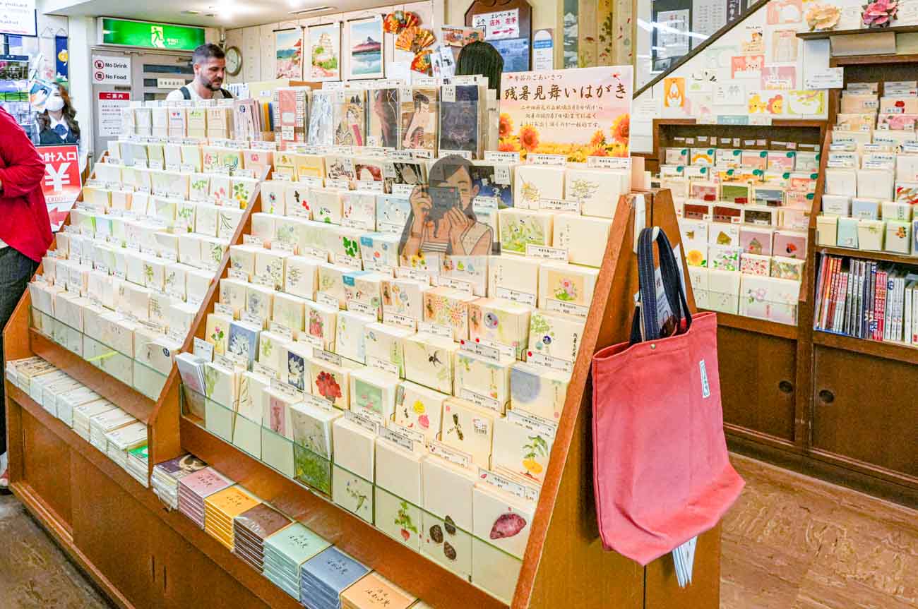 鳩居堂東京銀座本店｜360年老字號文具店，必買線香、和紙明信片與書法用品 @冰淇淋貓的軟爛生活