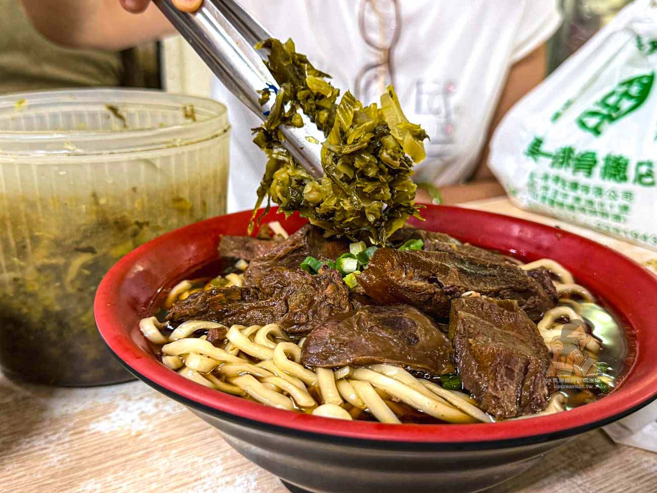 【萬華西門町美食】小吳牛肉麵24小時營業牛肉麵老店，菜單必點牛肉麵 @冰淇淋貓的軟爛生活