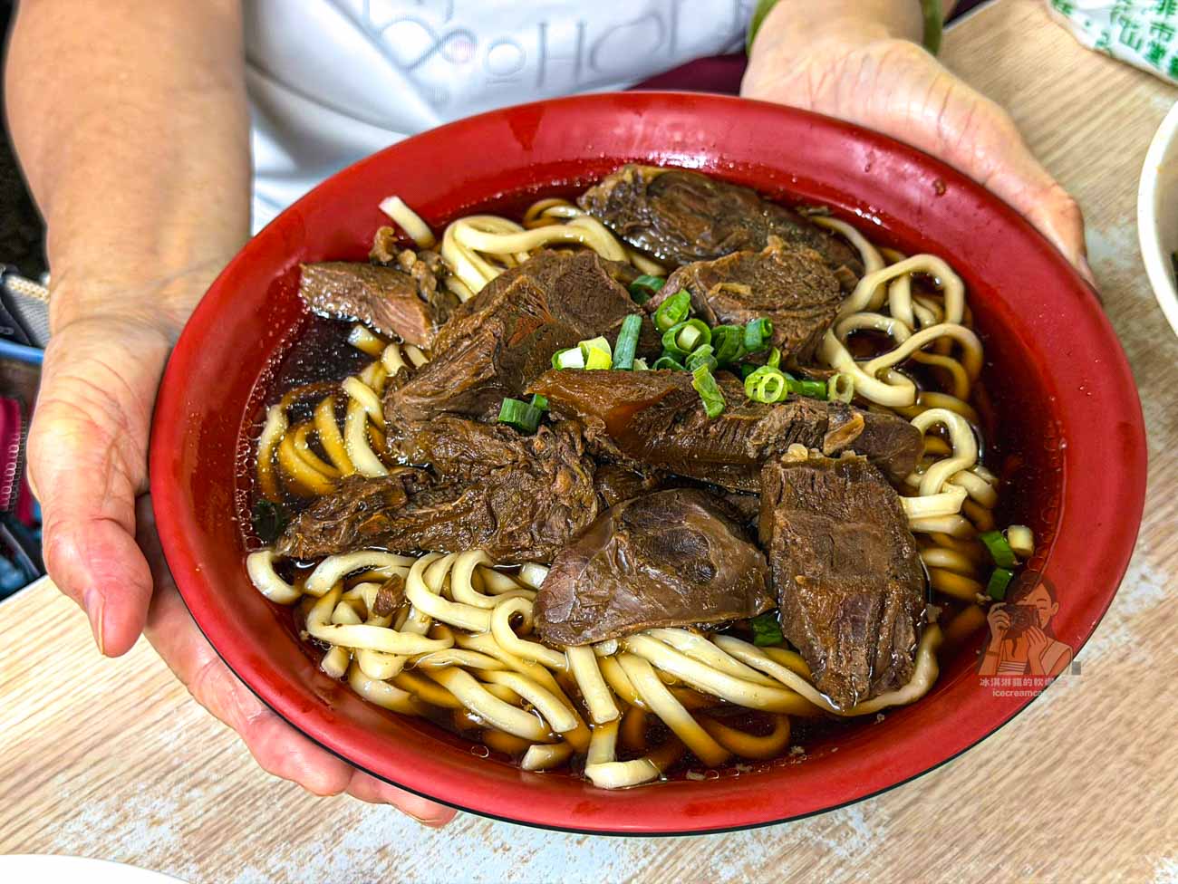 【萬華西門町美食】小吳牛肉麵24小時營業牛肉麵老店，菜單必點牛肉麵 @冰淇淋貓的軟爛生活