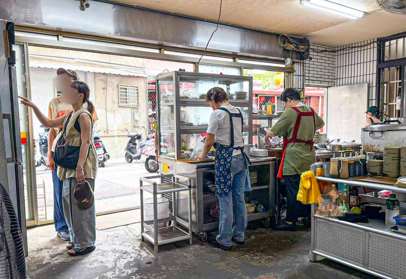 【蘆洲美食】和尚洲切仔麵 2026年500碗推薦，三民高中站必吃煙燻鵝肉、黑白切 @冰淇淋貓的軟爛生活