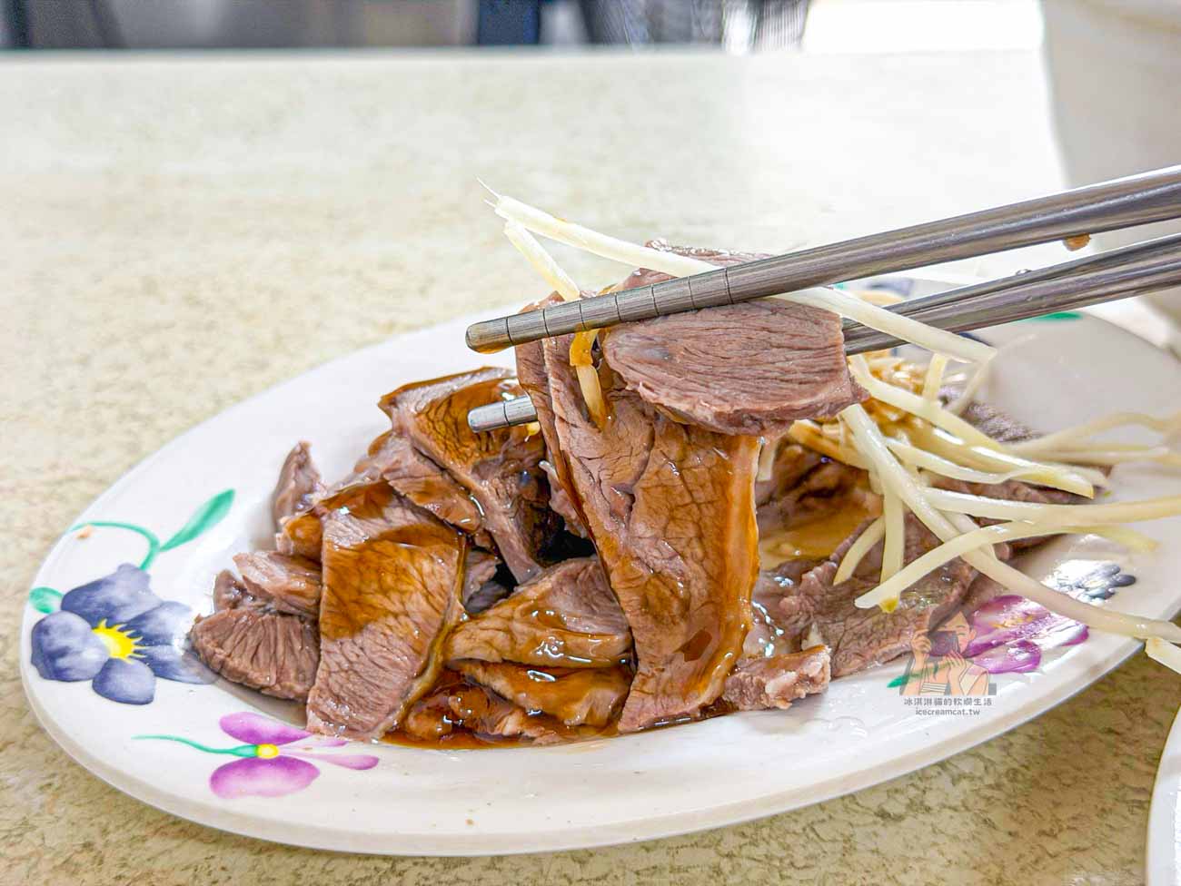 【蘆洲美食】和尚洲切仔麵 2026年500碗推薦，三民高中站必吃煙燻鵝肉、黑白切 @冰淇淋貓的軟爛生活