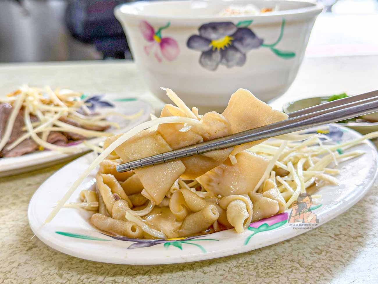 【蘆洲美食】和尚洲切仔麵 2026年500碗推薦，三民高中站必吃煙燻鵝肉、黑白切 @冰淇淋貓的軟爛生活