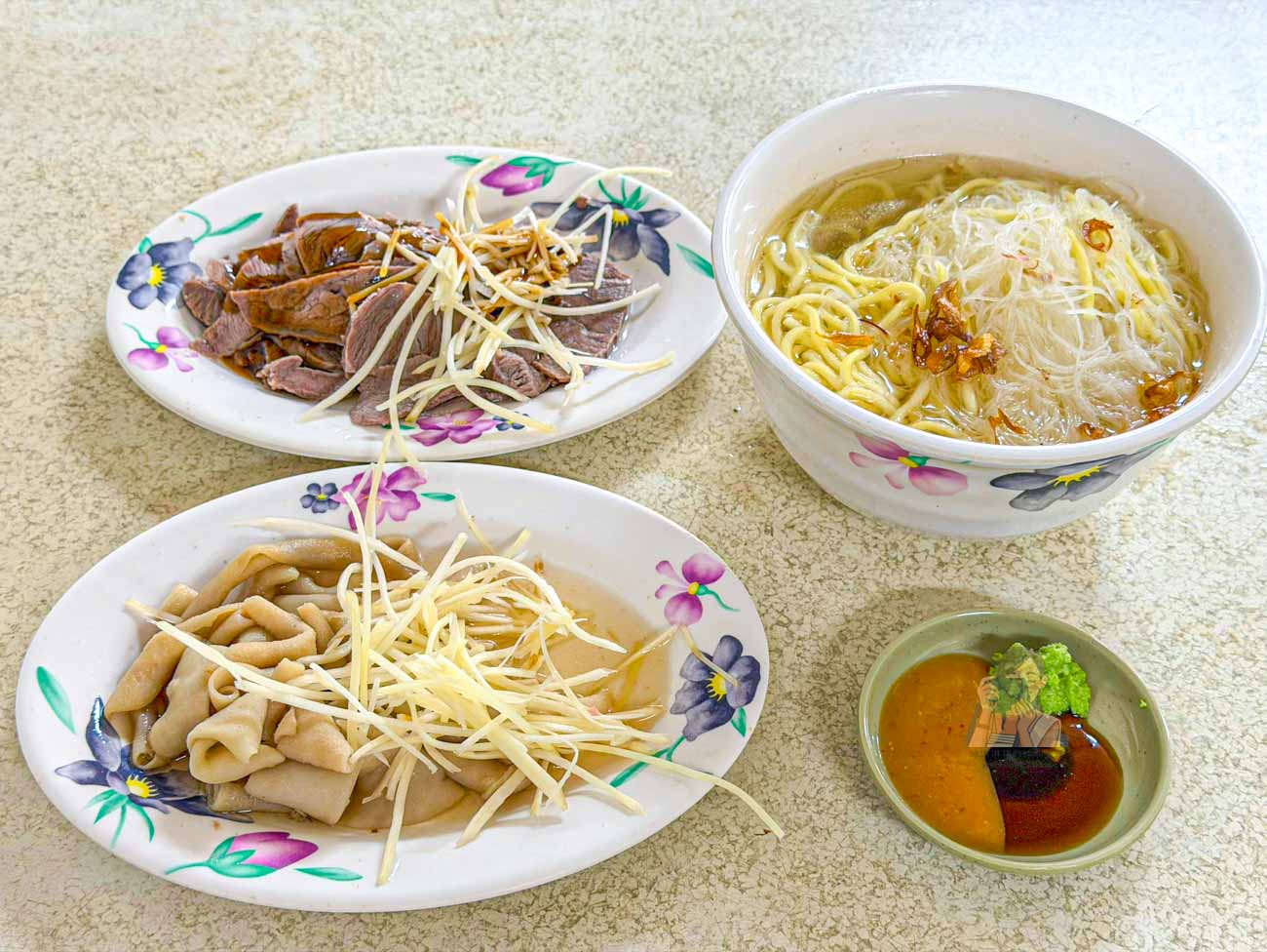 【蘆洲美食】和尚洲切仔麵 2026年500碗推薦，三民高中站必吃煙燻鵝肉、黑白切 @冰淇淋貓的軟爛生活