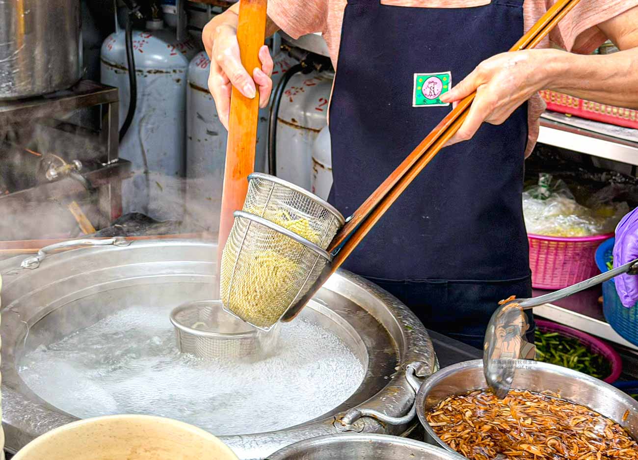【蘆洲美食】和尚洲切仔麵 2026年500碗推薦，三民高中站必吃煙燻鵝肉、黑白切 @冰淇淋貓的軟爛生活