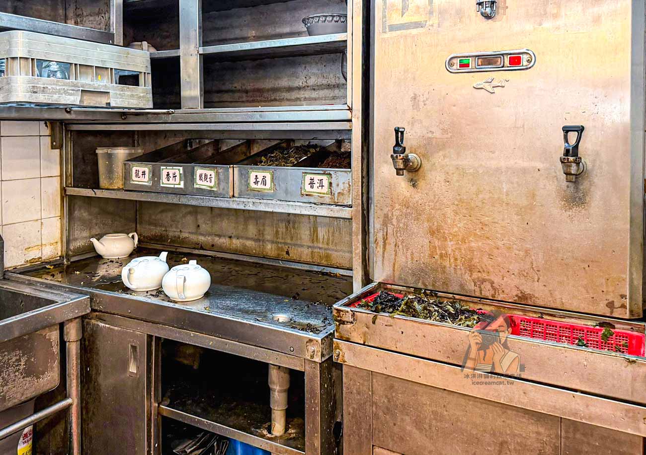 倫敦大酒樓【香港旺角美食】50年推車飲茶,菜單必吃椰皇燕窩燉鮮奶 @冰淇淋貓的軟爛生活 倫敦大酒樓【香港旺角美食】50年推車飲茶,菜單必吃椰皇燕窩燉鮮奶 @冰淇淋貓的軟爛生活