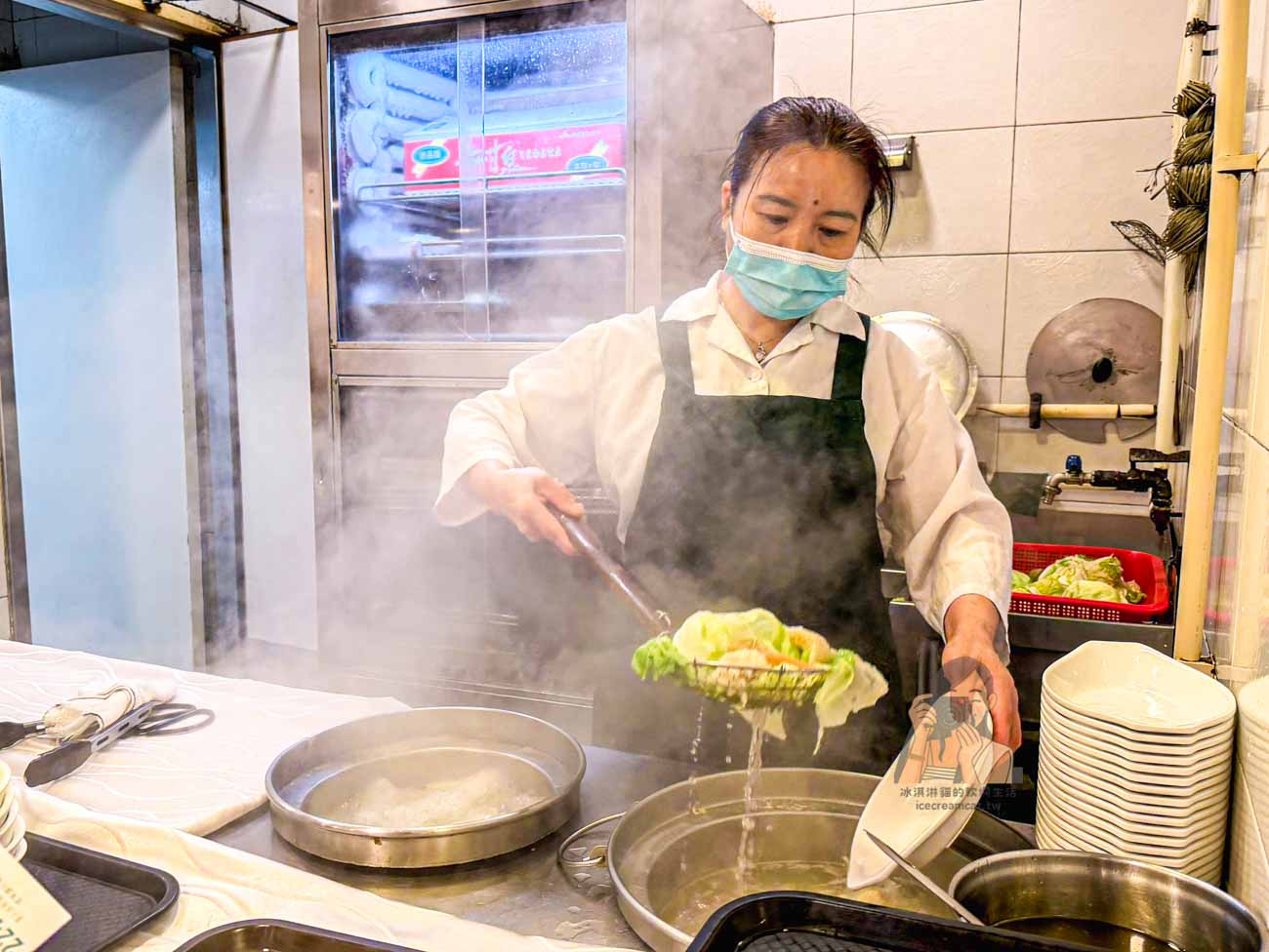 倫敦大酒樓【香港旺角美食】50年推車飲茶,菜單必吃椰皇燕窩燉鮮奶 @冰淇淋貓的軟爛生活 倫敦大酒樓【香港旺角美食】50年推車飲茶,菜單必吃椰皇燕窩燉鮮奶 @冰淇淋貓的軟爛生活